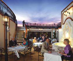Cruises Around The World Cunard Cruise Queen Mary 2 qm 2 The Courtyard